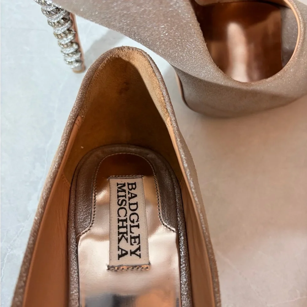 Badgley Mischka Glittering Gold Peep-Toe with rhinestone Heels 7 women’s